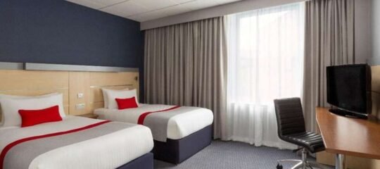 Holiday Inn Express Edinburgh City Centre - Vlucht + hotel Edinburgh