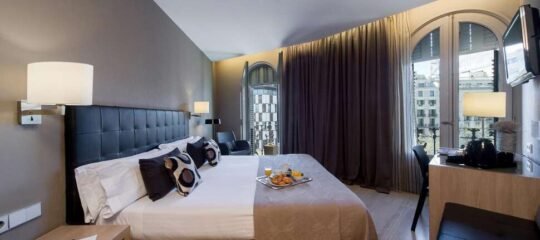 Hotel Actual - Vlucht + hotel Barcelona