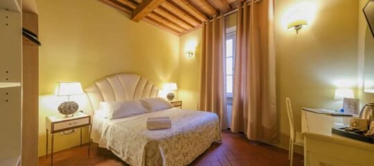 Casa San Tommaso - Vlucht + hotel Pisa