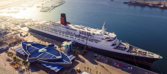 Queen Elizabeth 2 - Vlucht + hotel Dubai