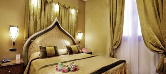 Hotel Ai Mori d'Oriente - Vlucht + hotel Venetië