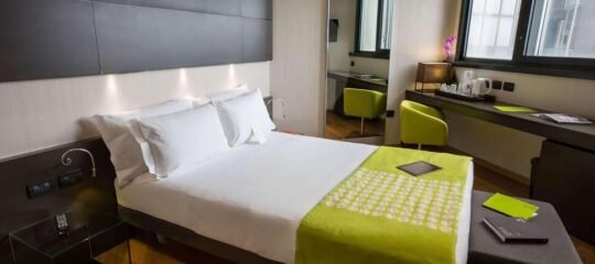 The Hub Hotel - Vlucht + hotel Milaan