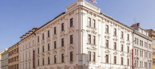 Hotel Carol - Vlucht + hotel Praag