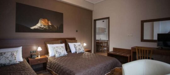 Ambrosia Suites - Vlucht + hotel Athene