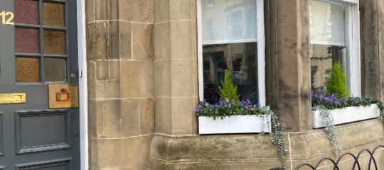 Lovely main door 2 bed apartment