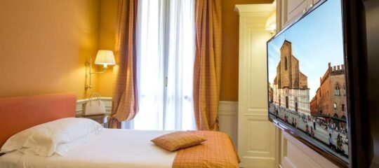 Hotel Corona d 'Oro - Vlucht + hotel Bologna