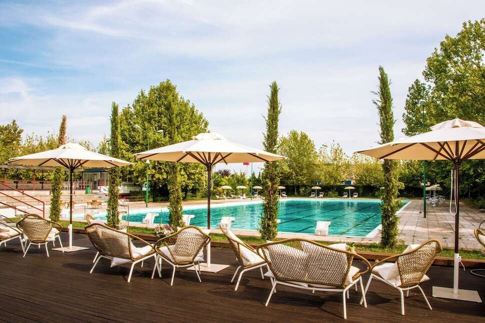Living Place Hotel - Vlucht + hotel Bologna