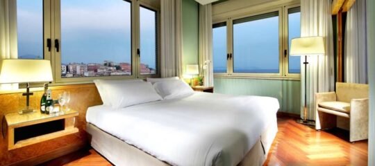 Exe Majestic - Vlucht + hotel Napels