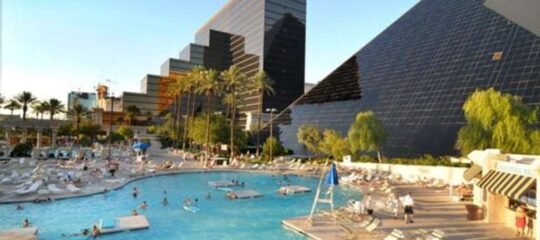 Luxor Hotel & Casino - Vlucht + hotel Las Vegas