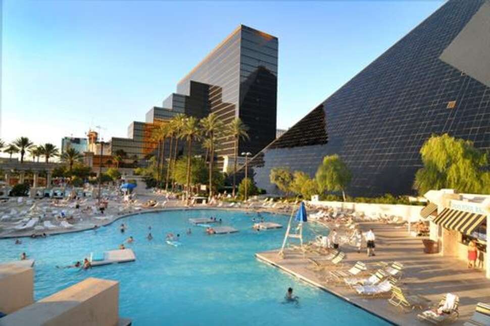 Luxor Hotel & Casino - Vlucht + hotel Las Vegas