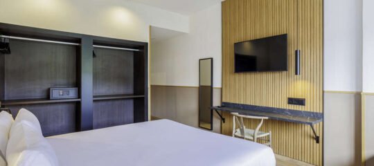 Hotel Acta Madfor - Vlucht + hotel Madrid