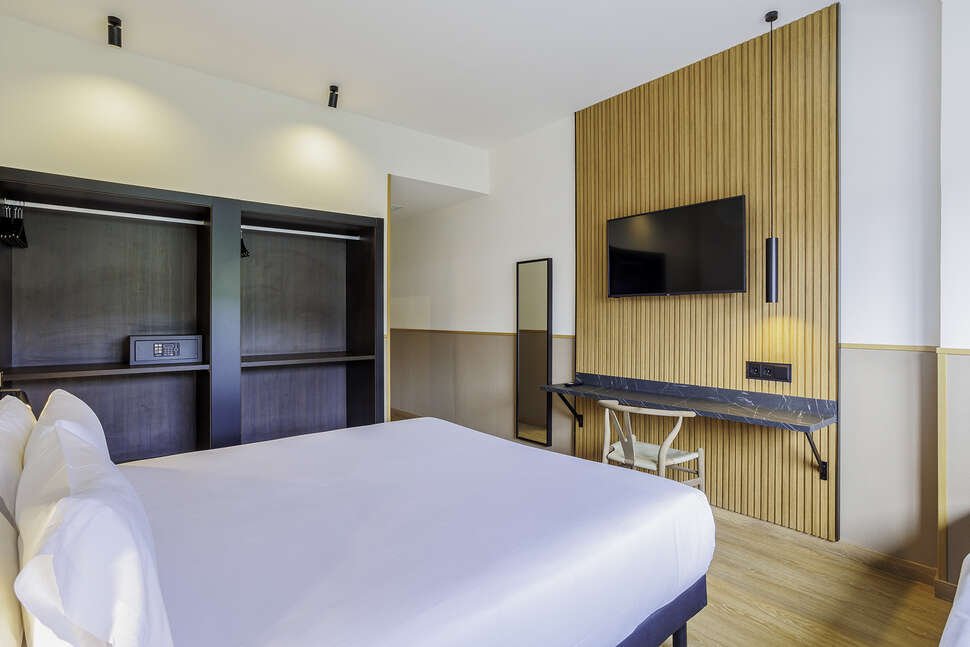 Hotel Acta Madfor - Vlucht + hotel Madrid