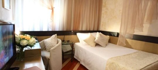 Sanpi Hotel - Vlucht + hotel Milaan