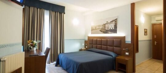 Terminus and Plaza - Vlucht + hotel Pisa