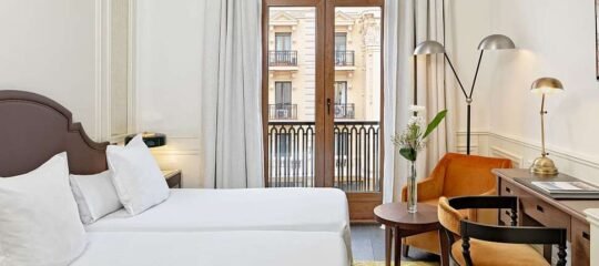 H10 Villa de la Reina - Vlucht + hotel Madrid