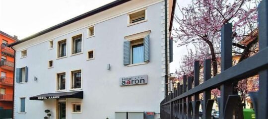 Hotel Aaron - Vlucht + hotel Venetië