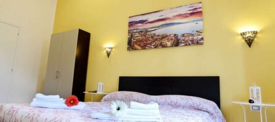 Vic' Street - Vlucht + hotel Napels