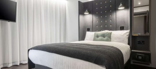 Point A Hotel Edinburgh Haymarket - Vlucht + hotel Edinburgh