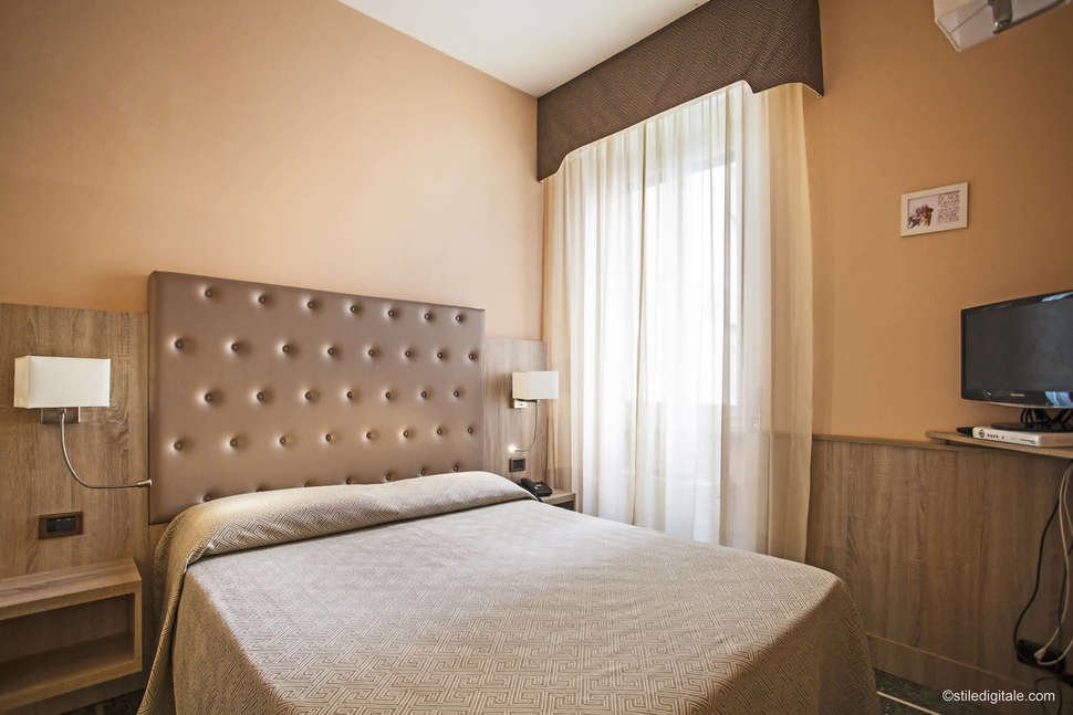 Hotel La Pace - Vlucht + hotel Pisa