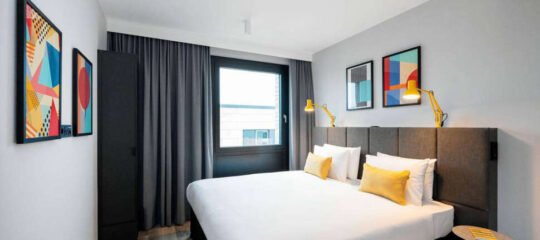 Staycity Aparthotels Paris La Defense - Vlucht + hotel Parijs