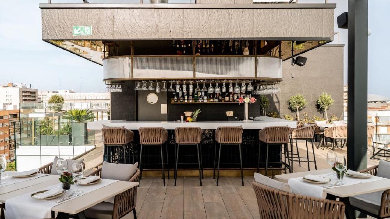 Hotel H10 Tribeca - Vlucht + Hotel Madrid