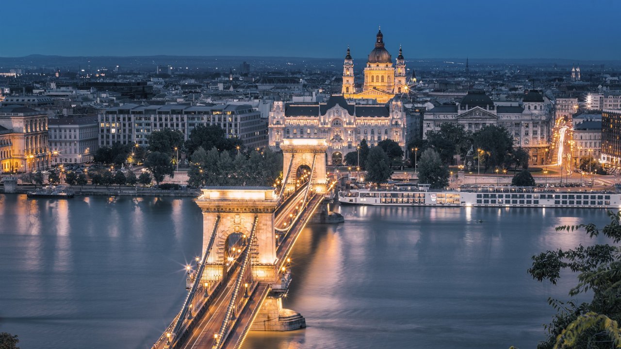 Up Hotel Budapest - Vlucht + Hotel Boedapest