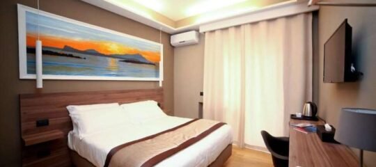 7th Floor - Exclusive Rooms - Vlucht + hotel Napels