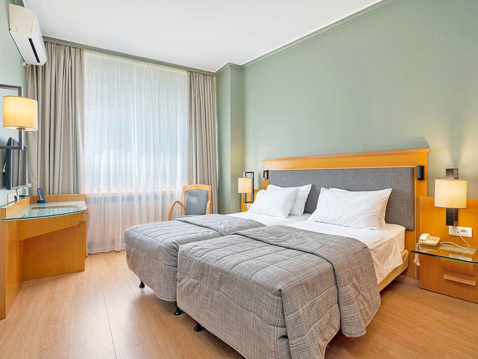 Hotel Plaka - Vlucht + hotel Athene