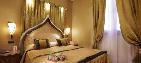 Hotel Ai Mori d'Oriente - Vlucht + hotel Venetië