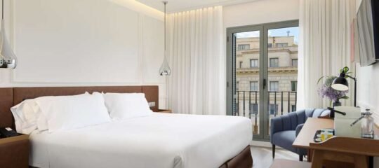 H10 Universitat - Vlucht + hotel Barcelona