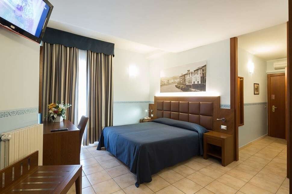 Terminus & Plaza - Vlucht + hotel Pisa