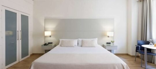 Aparthotel Mariano Cubi - Vlucht + hotel Barcelona