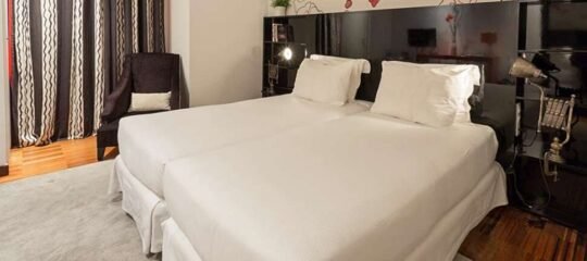 Porto Trindade Hotel - Vlucht + hotel Porto