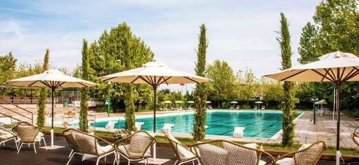 Living Place Hotel - Vlucht + hotel Bologna