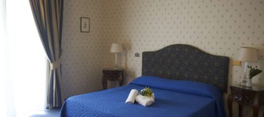 Hotel Nuovo Rebecchino - Vlucht + hotel Napels