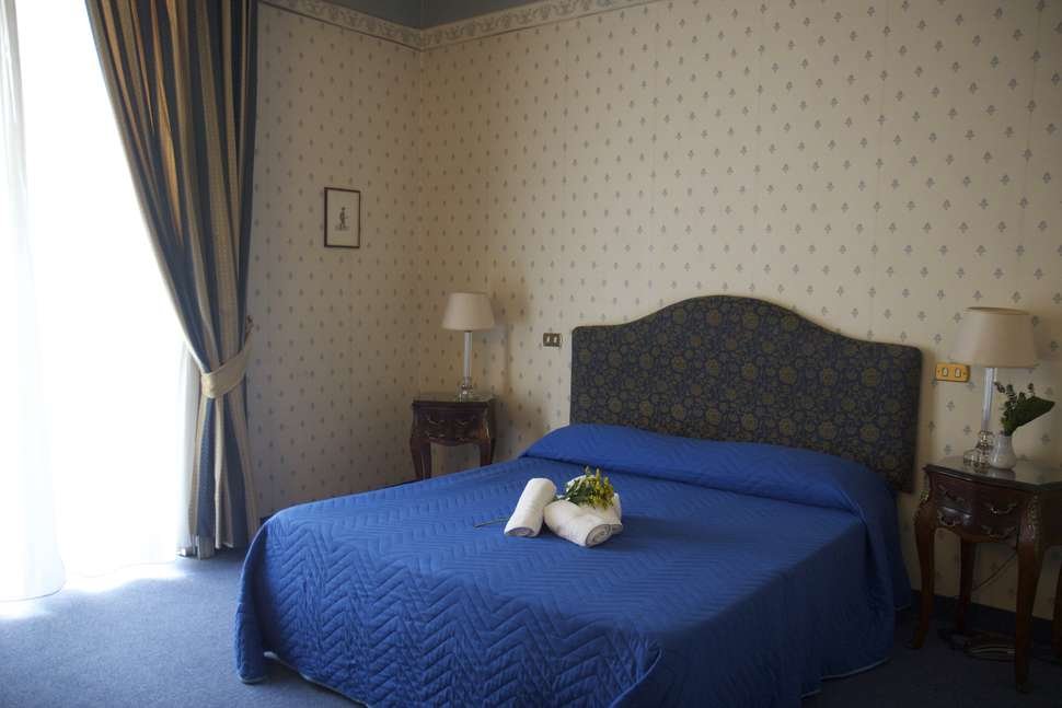 Hotel Nuovo Rebecchino - Vlucht + hotel Napels