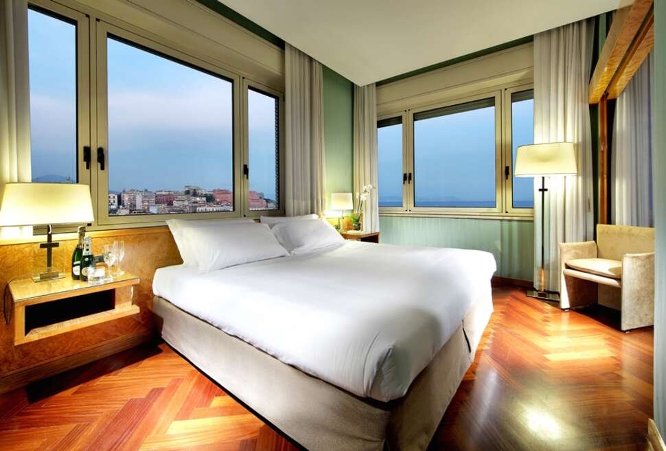 Exe Majestic - Vlucht + hotel Napels