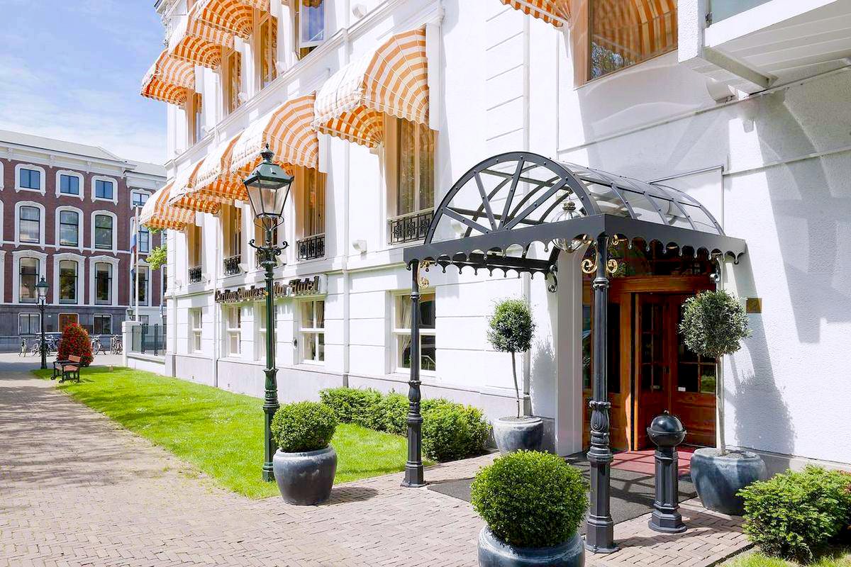 Carlton Ambassador | Een stijlvol verblijf tussen stad en strand in een prachtig boutique hotel