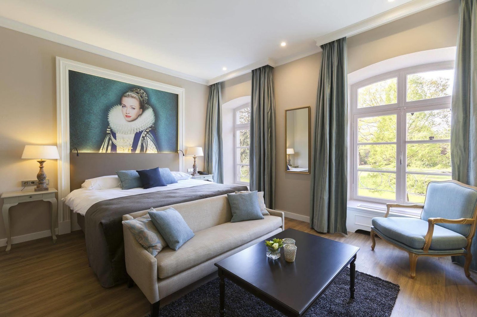 Hotel Bloemendal | Koninklijk genieten in Luxe Kasteelkamer met bubbelbad in Zuid-Limburg | incl. 4-gangendiner