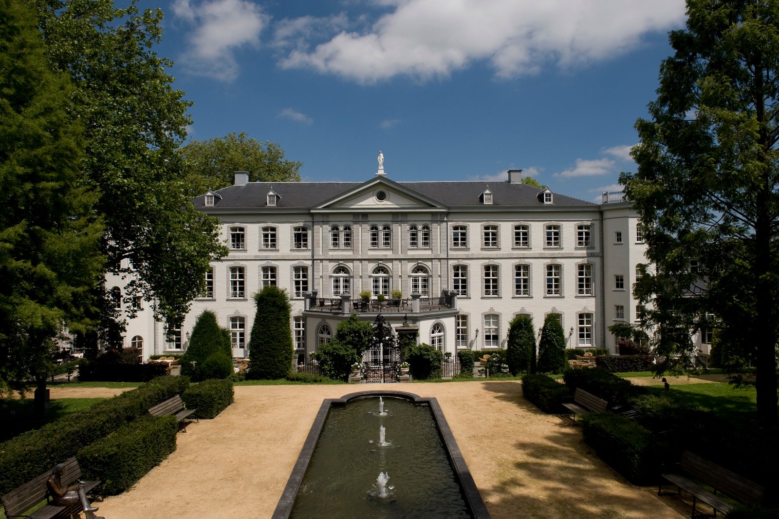 Hotel Bloemendal | Royaal genieten in charmant 4*-kasteelhotel nabij Maastricht