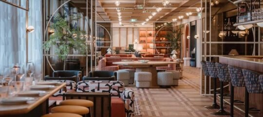 Hotel De Plesman | Gloednieuw hotel in voormalig KLM-hoofdkantoor | incl. 3-gangendiner