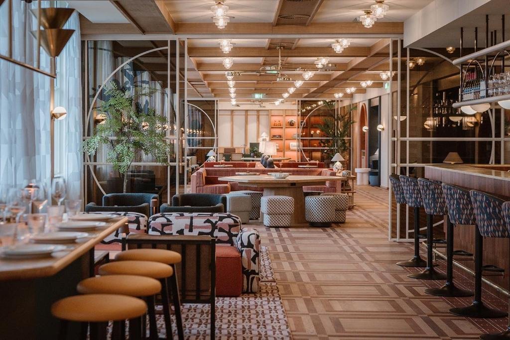 Hotel De Plesman | Gloednieuw hotel in voormalig KLM-hoofdkantoor | incl. 3-gangendiner