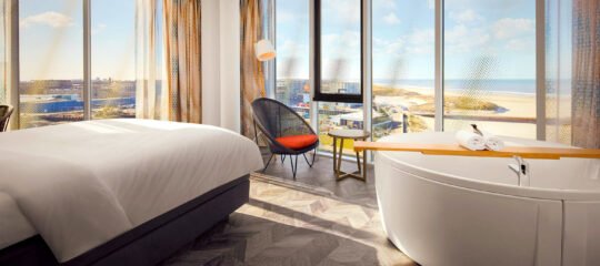 Inntel Hotels Den Haag Marina Beach | Overnacht in een splinternieuwe kamer met Whirlpool | incl. diner