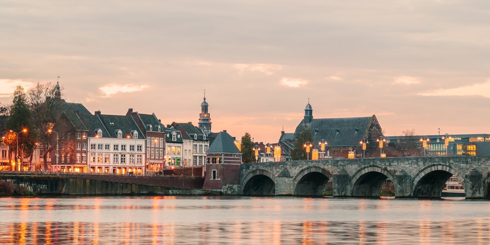 Kaboom Maastricht | Verblijf in een hip hotel op top locatie (naast Maastricht CS)