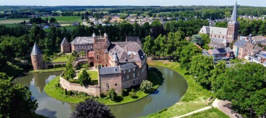 Kasteel Huis Bergh | Bijzonder Middeleeuws verblijf in privétorensuite in grootste kasteel van Nederland | incl. 5-gangendiner