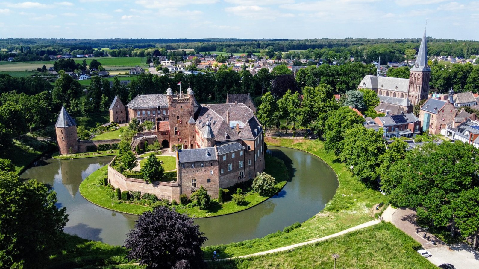Kasteel Huis Bergh | Bijzonder Middeleeuws verblijf in privétorensuite in grootste kasteel van Nederland | incl. 5-gangendiner