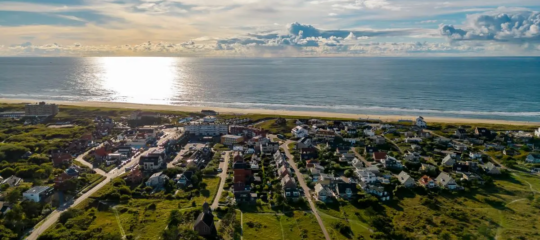 Landgoed Huize Glory | Minivakantie in het bos met uitzicht op zee