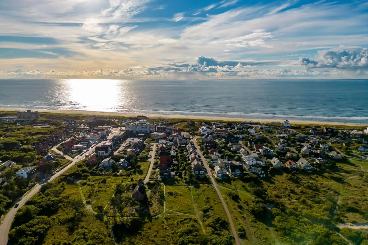 Landgoed Huize Glory | Minivakantie in het bos met uitzicht op zee