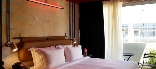 Max Brown Downtown, part of Sircle Collection