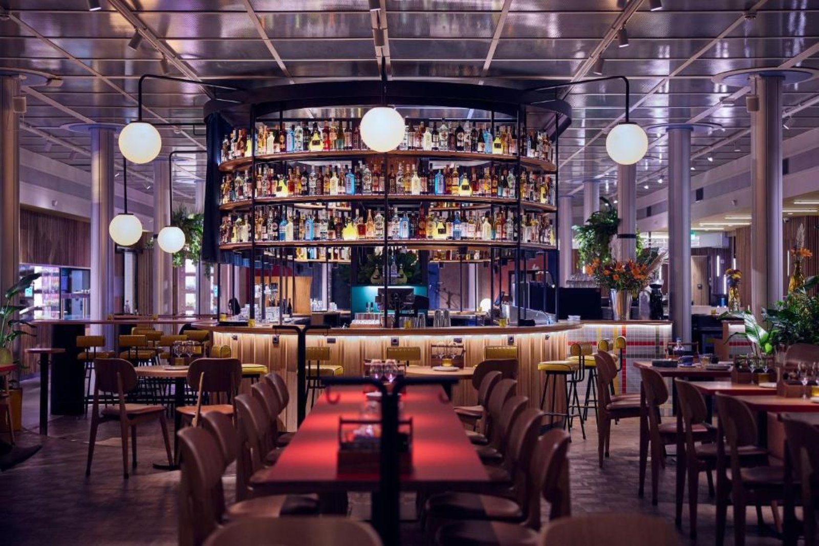 Motto by Hilton Rotterdam Blaak | Verken de havenstad Rotterdam | Kies je eigen verblijfsduur
